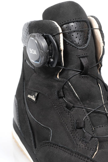 Sportowe adidasy z usztywnioną piętą z wiązaniem BOA®