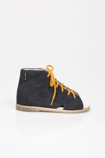 Kapcie dla dzieci z usztywnioną piętą, z językiem, sznurowane, z obcasem Thomasa